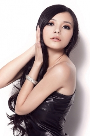 Escort Mia from Tottenham Court Road